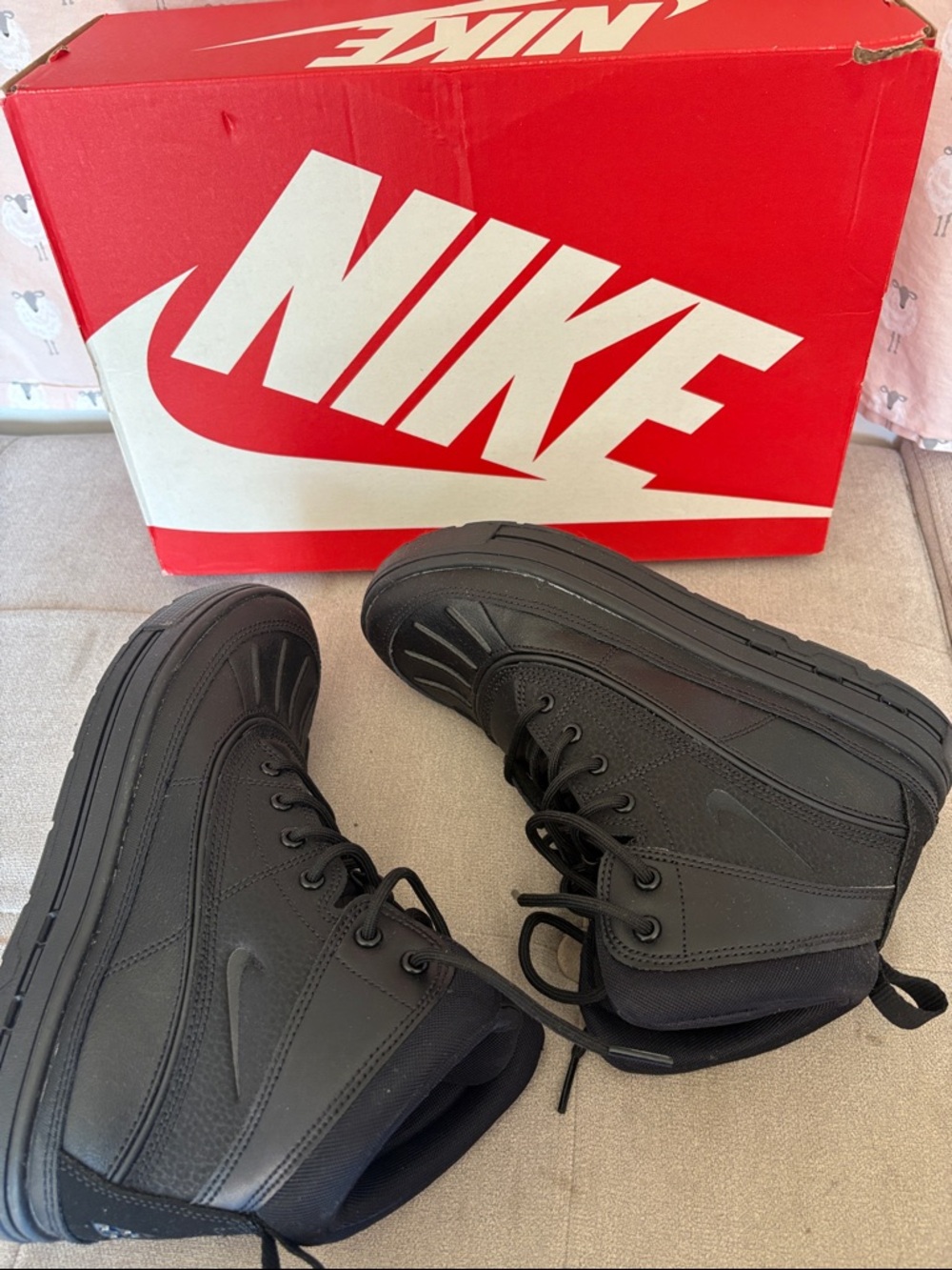 Nike wood side 2 high boots in black noir